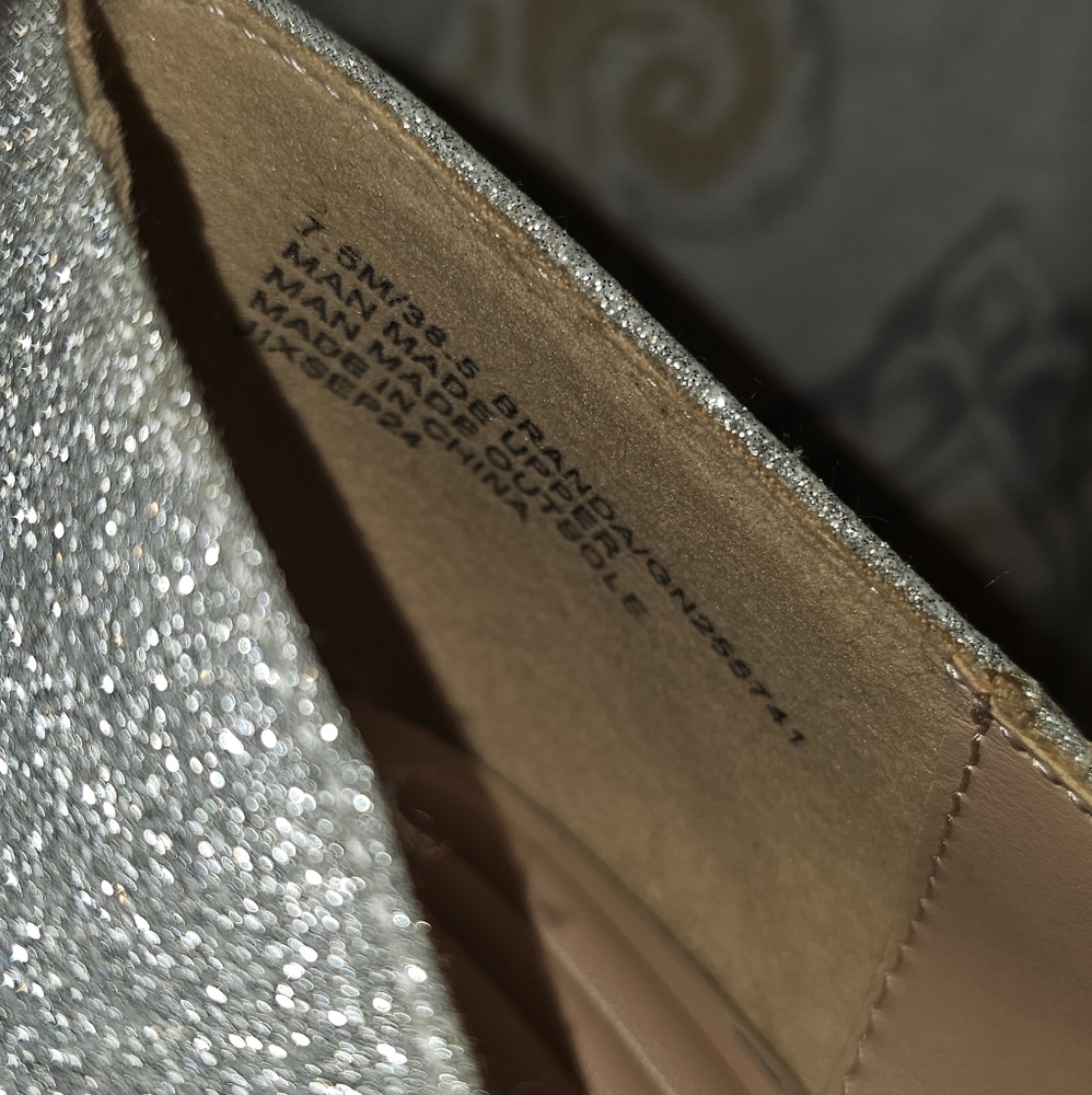 Elegant Silver Women's Shoes with Rhinestone Strap - Picture 10 of 10